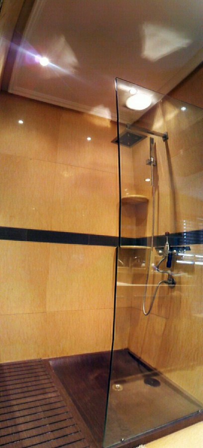 baño en mármol  amarillo  egipcio 