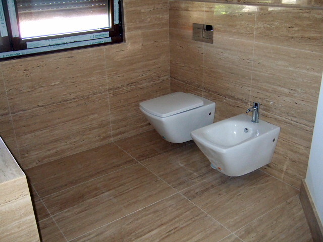 BAÑO MARMOL TRAVERTINO
