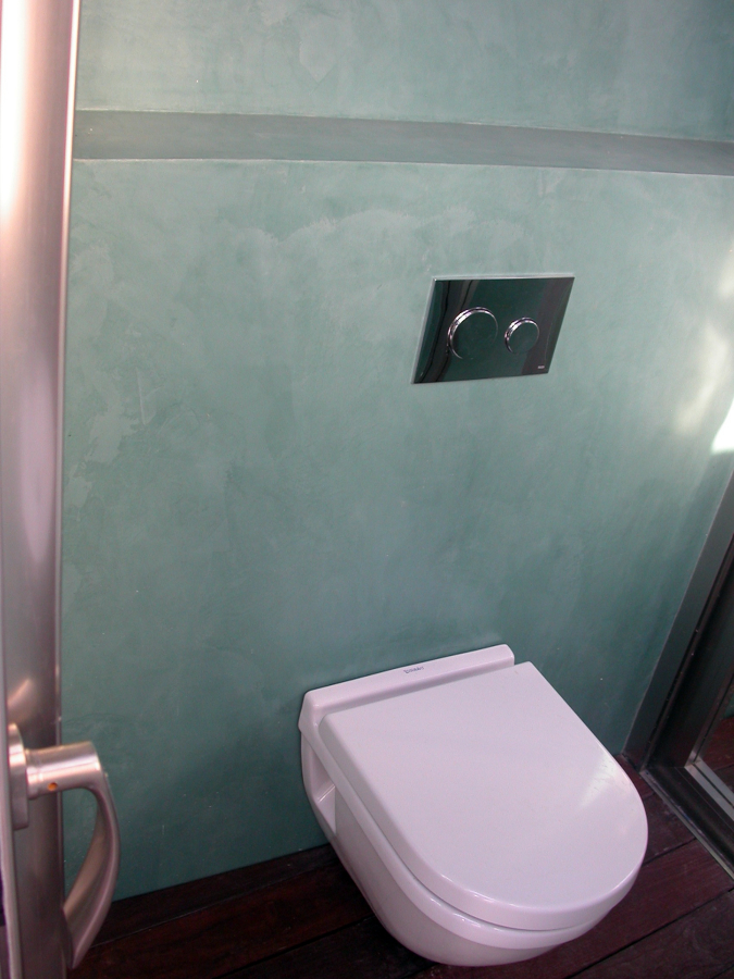 Baño microcemento color verde musgo