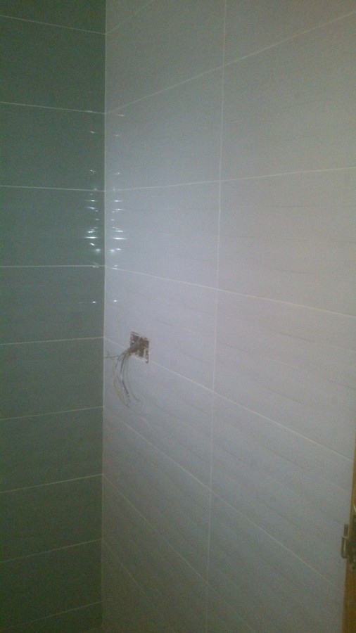 BAÑO MODERNO A 2 COLORES 