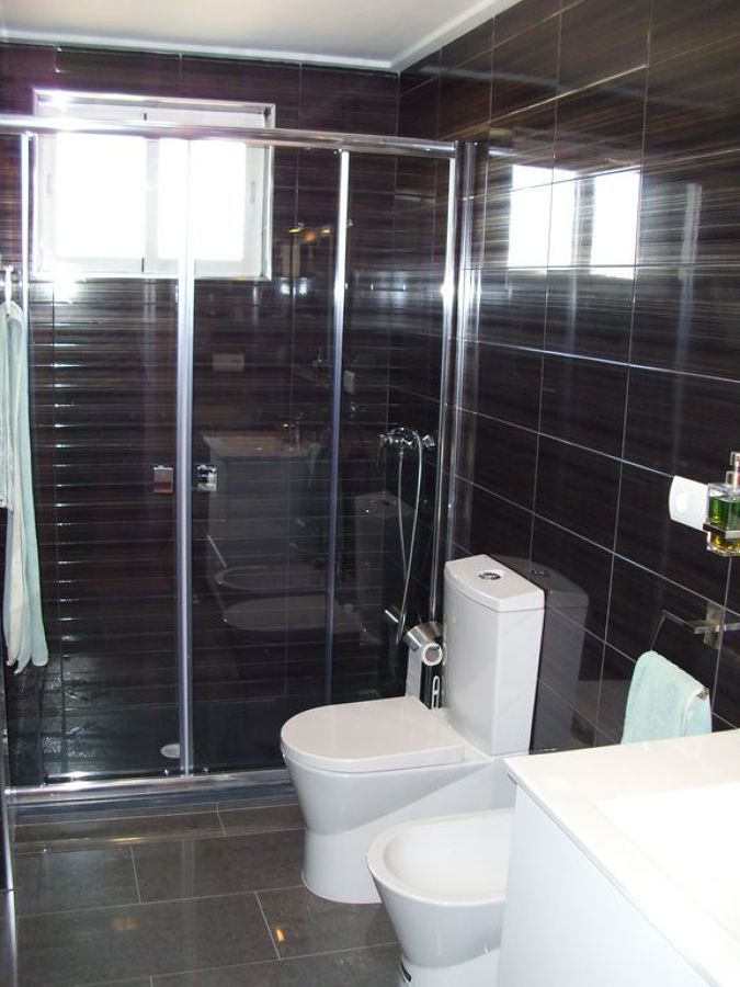 Baño color negro moderno