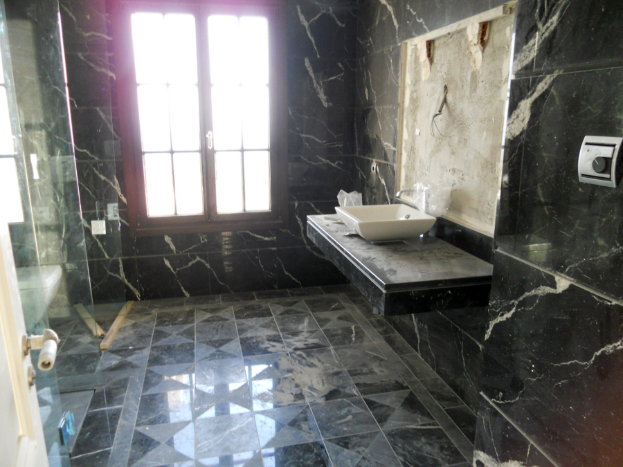 BAÑO NEGRO MARKINA.