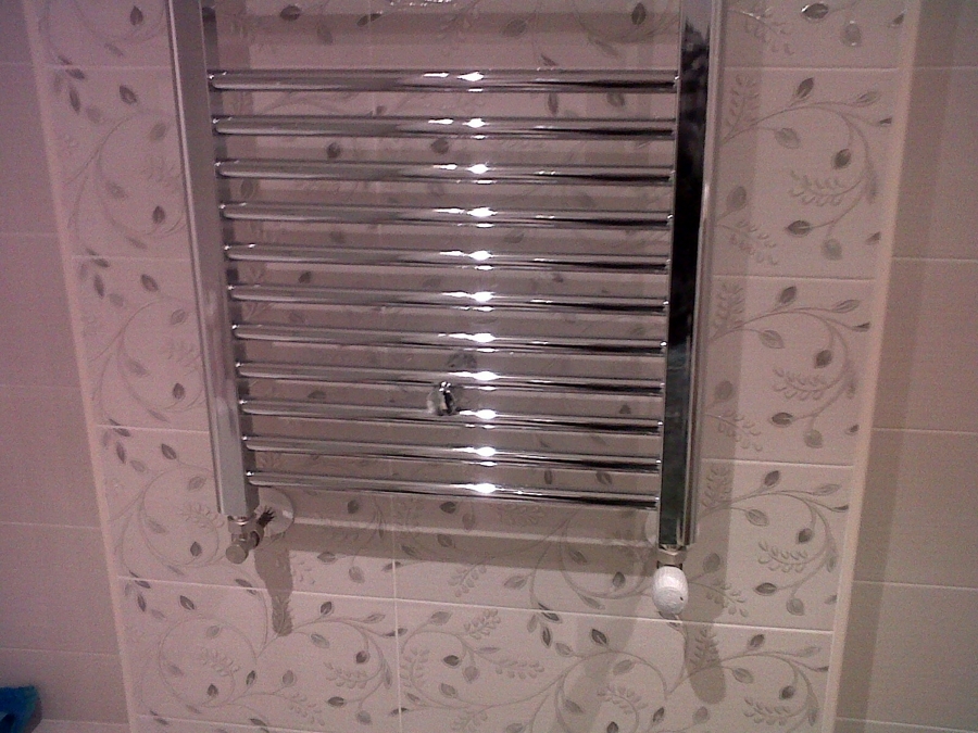 baño2, personalizado con radiador toallero cromado