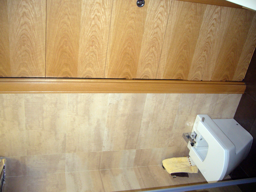 BAÑOS RECONSTRUMAT S.L. PUERTAS