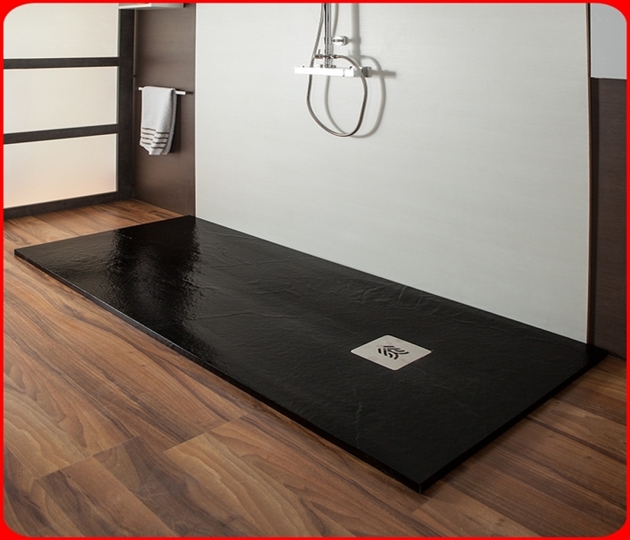 Plato de ducha sobre suelo de madera