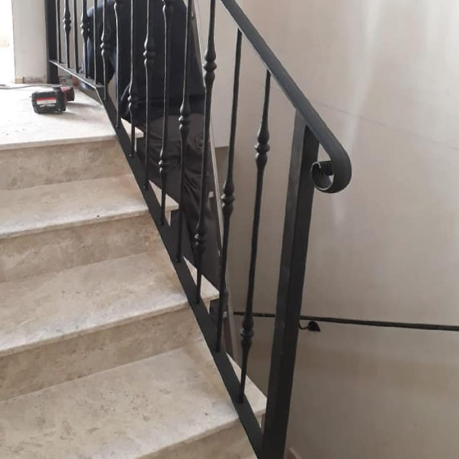 baranda para escalera modelo paris.