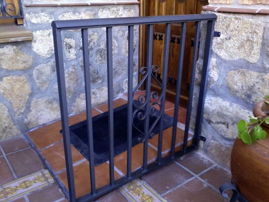 Barandilla acceso a Entrada.