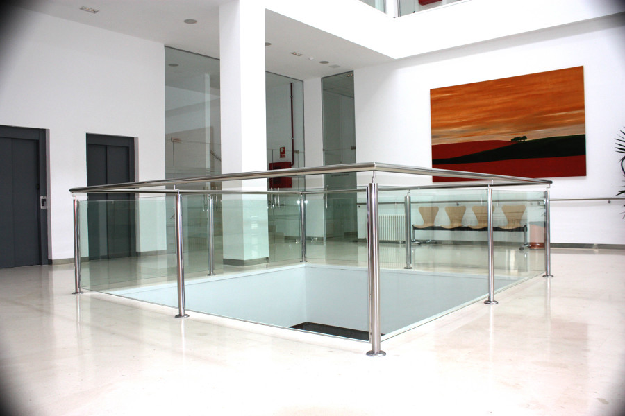 BARANDILLA DE VIDRIO Y ACERO