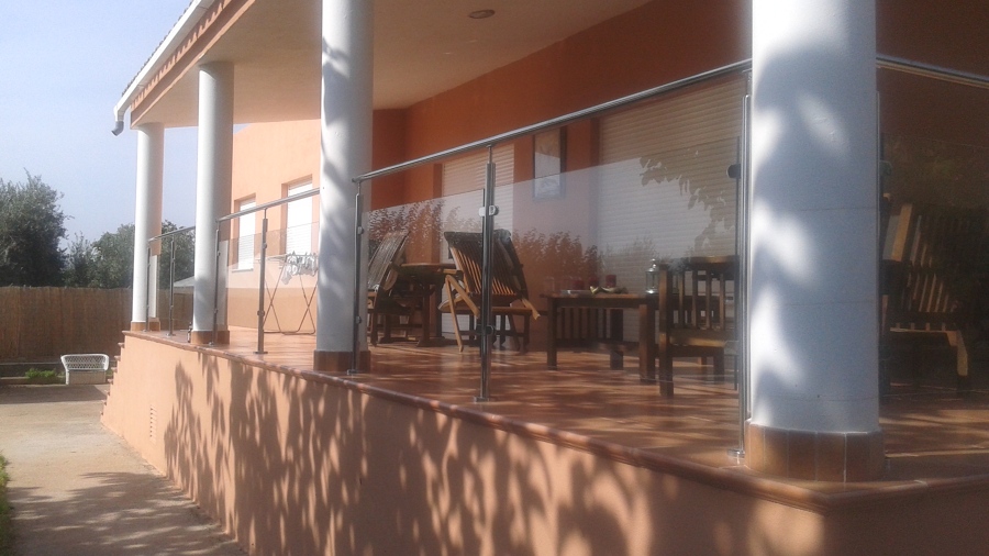 Barandilla de acero con laminar 