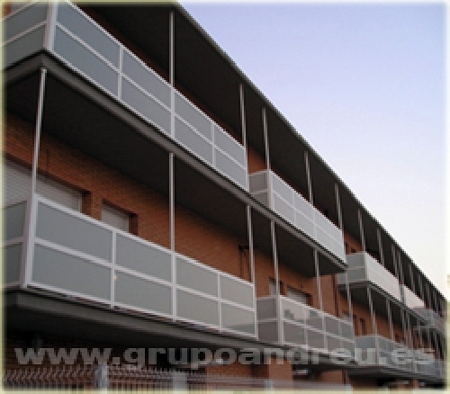 Barandilla de aluminio y vidrio