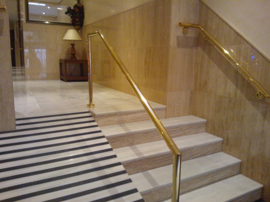 Barandilla en latón pulido brillo