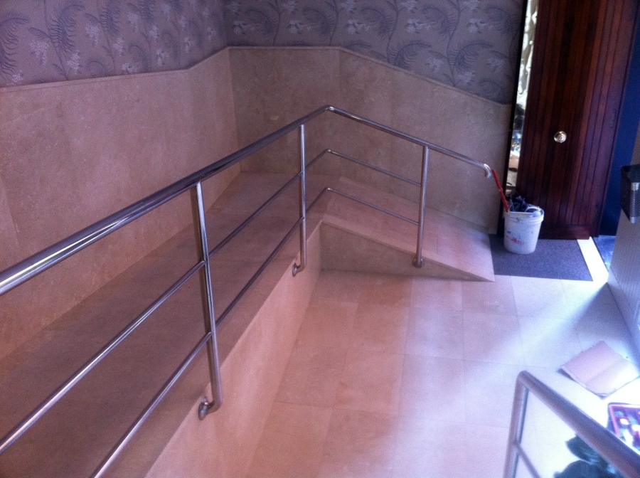 BARANDILLA INOXIDABLE EN PORTAL