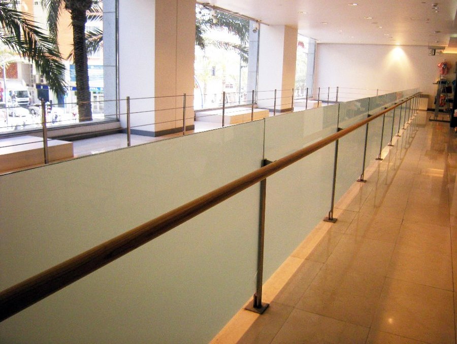 BARANDILLA VIDRIO MADERA