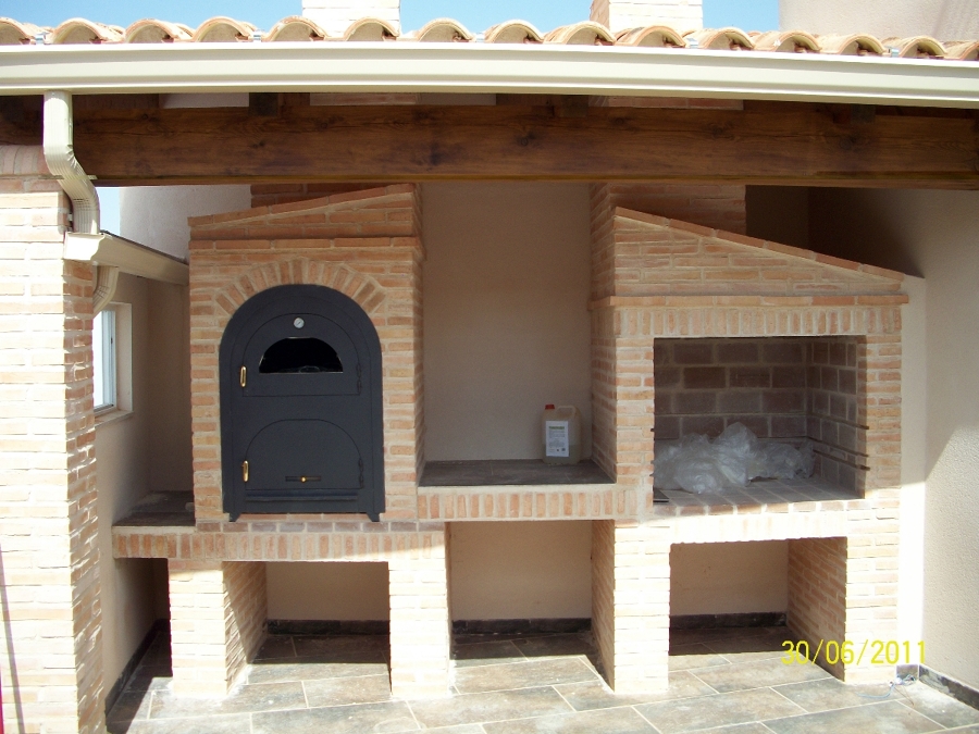 BARBACOA CON HORNO DE LEÑA