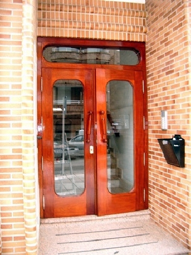 BARNIZADO A PORO ABIERTO