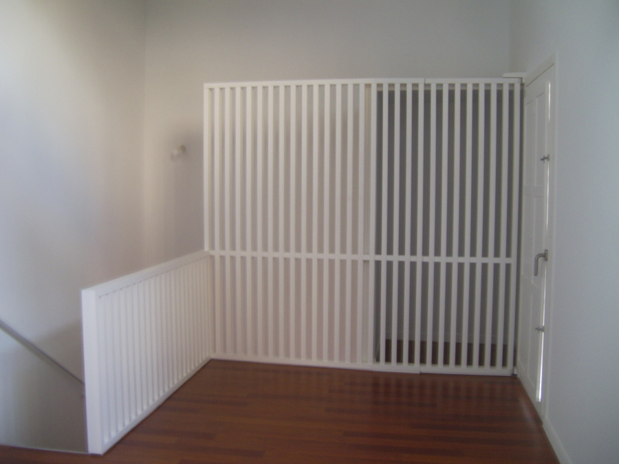 Barrandilla y armario lacado en blanco