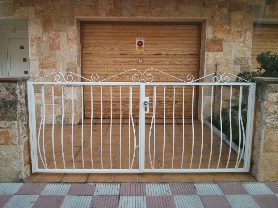 Puerta entrada comunidad