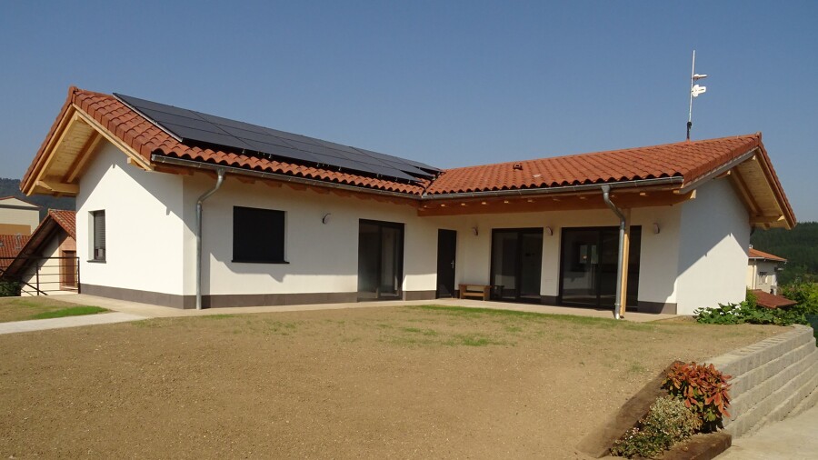 Vivienda en forma de L construida con entramado ligero de madera