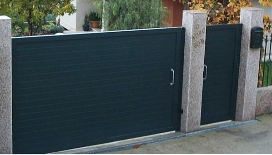 BATIENTE DE UNA HOJA Y PEATONAL