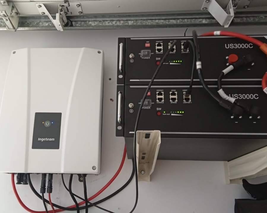 Inversor 6kW con 2 baterías 3,5kW.