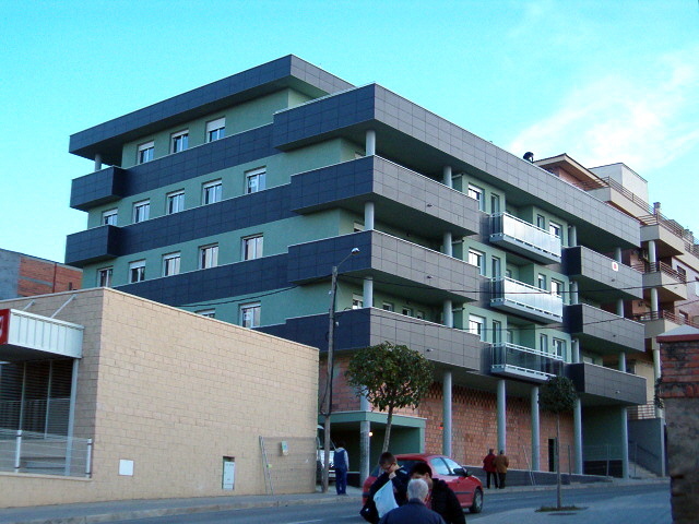 BLOQUE DE 13 VIVIENDAS EN CASPE