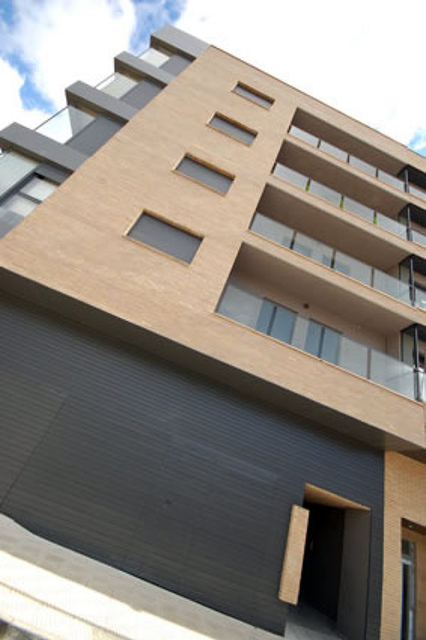 Bloque de 13 viviendas