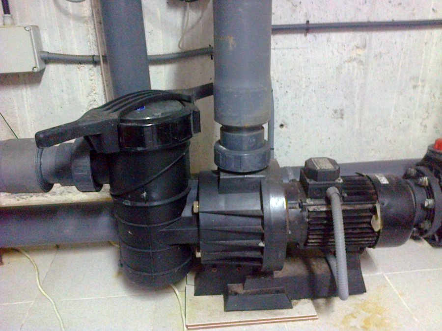 bomba motor piscina comunidad