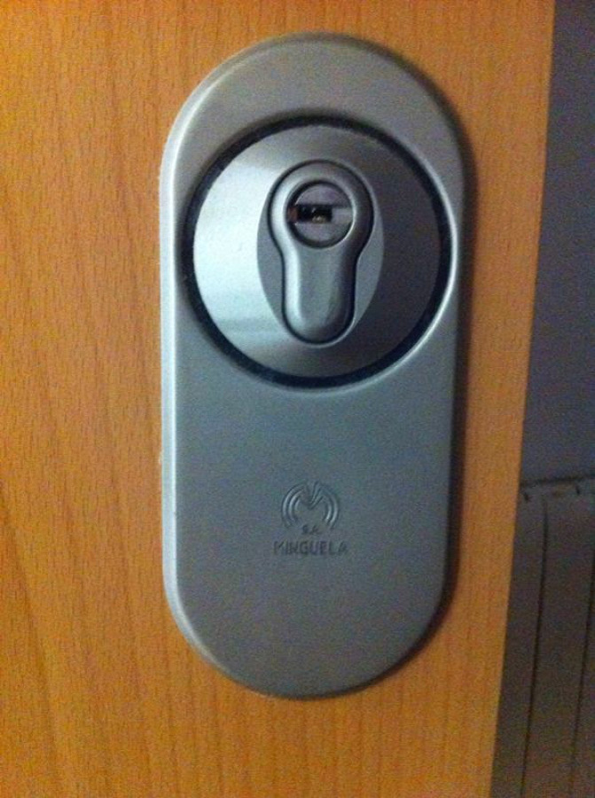 Bombillos de seguridad con llave de puntos