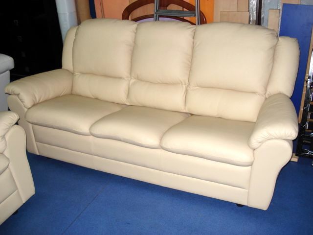 bonito sofá en piel