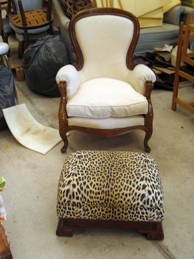 Butaca lectura y reposapies.