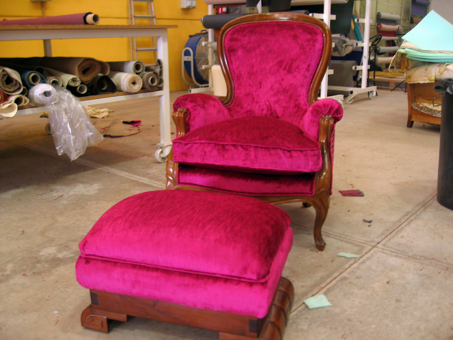 Butaca lectura y reposapies.