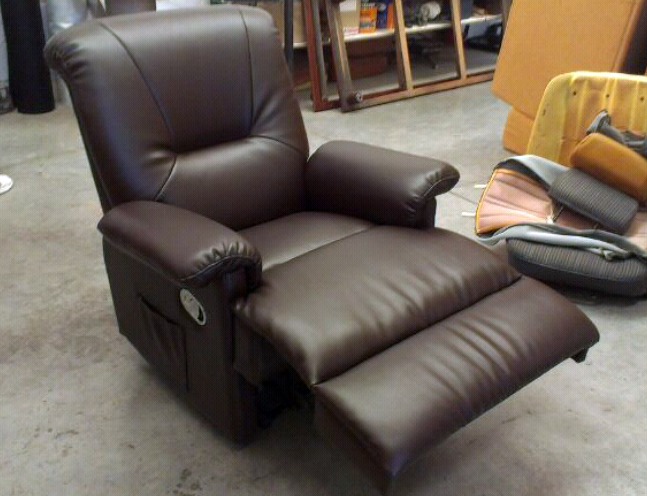 Butaca relax reparada y tapizada.