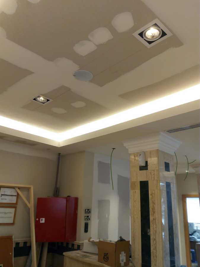 Techo con foseado para luz indirecta