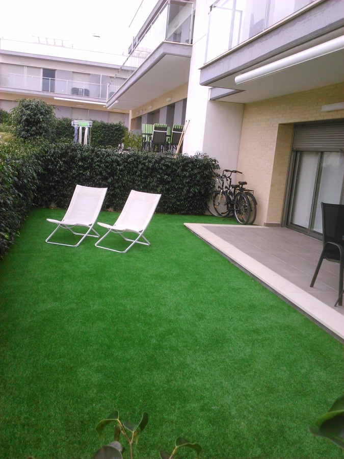 Ampliación de terraza con césped