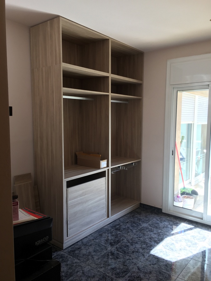 Moble vestidor a mida