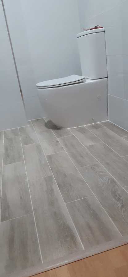 Cambio de suelo en reforma de baño