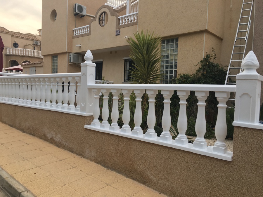 Balaustrada blanco brillante