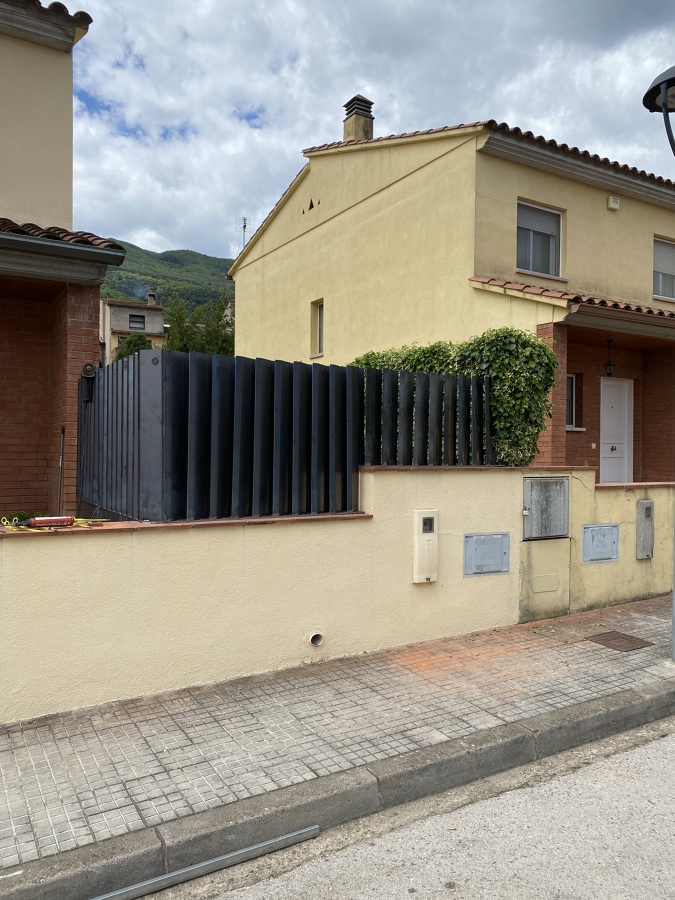 Balla con puerta peatonal