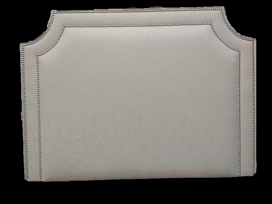 Cabecero con tachuelas