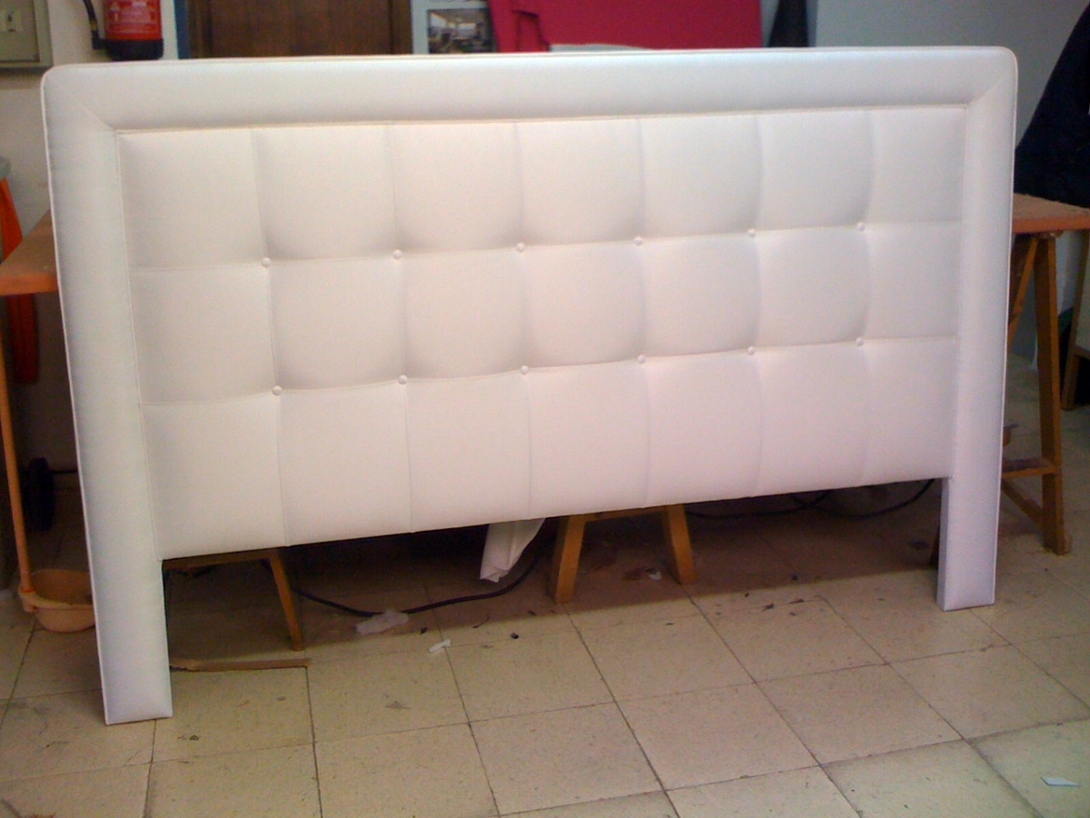 cabecero capitone cuadrado con platabanda