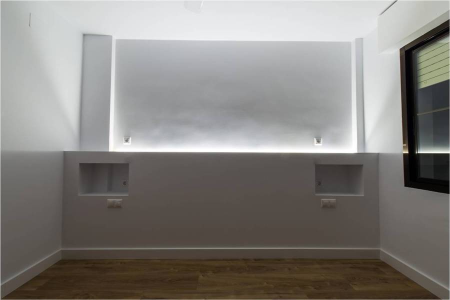 CABECERO DE PLADUR CON ILUMINACIÓN LED