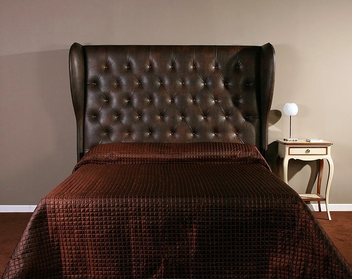 Cabecero en capitone con orejas