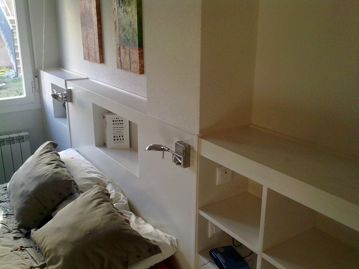 cabecero en pared con viga