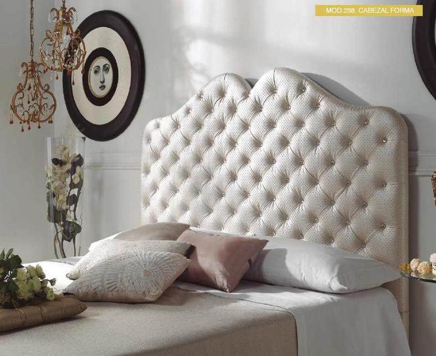 CABECERO FORMA CON CAPITONÉ.