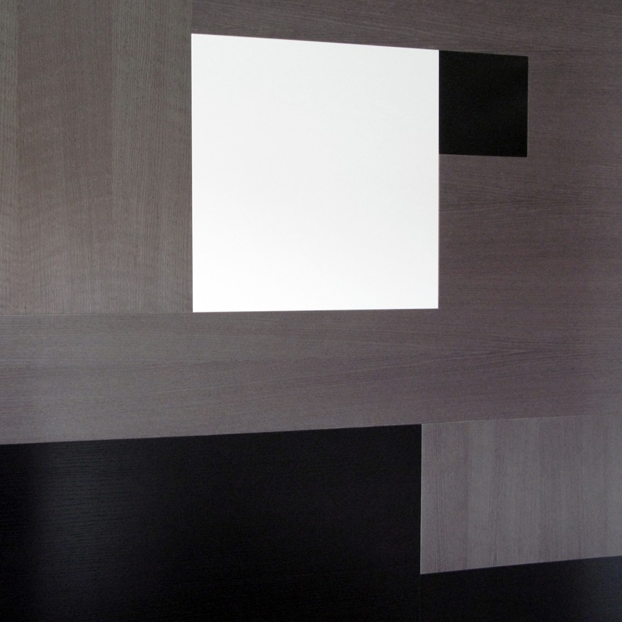 Cabezal de cama chapado en madera y lacado