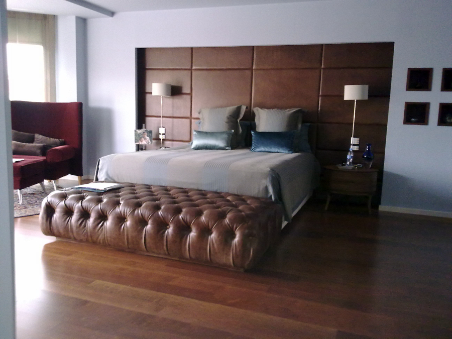 Cabezal de piel y puf de capitoné