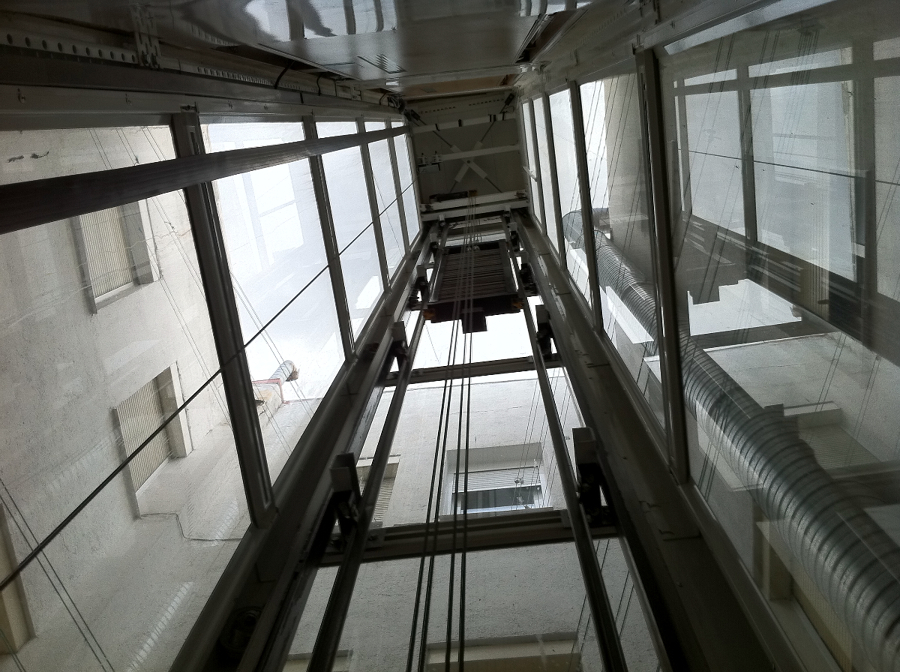 Cabina y contrapeso ascensor eléctrico