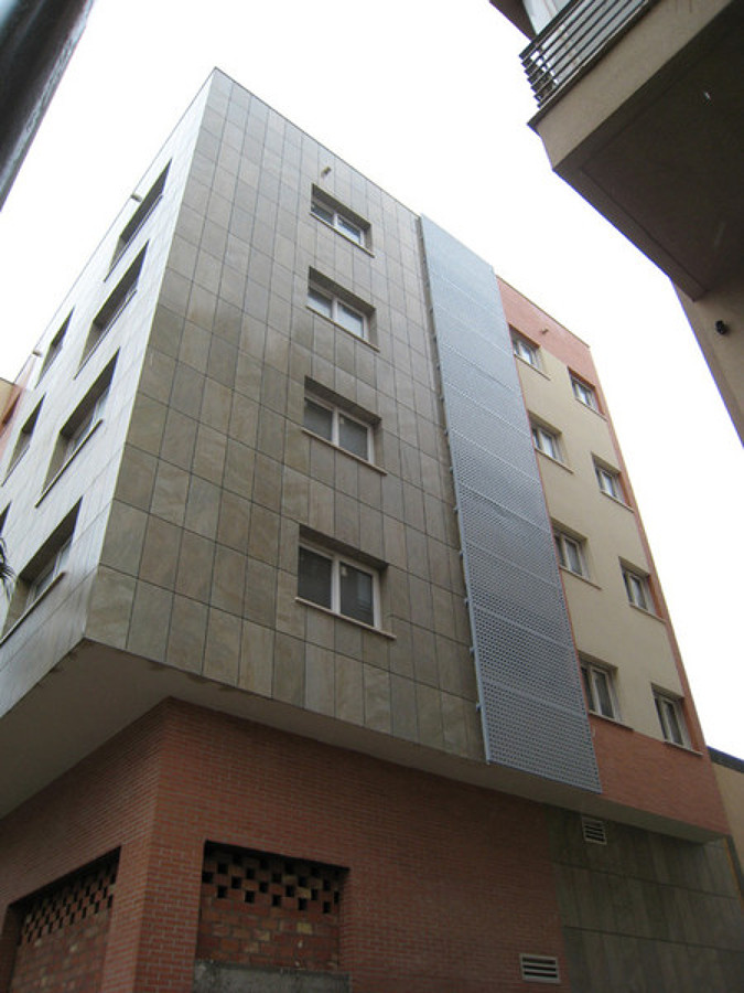 15 viviendas, locales y aparcamientos,  Melilla