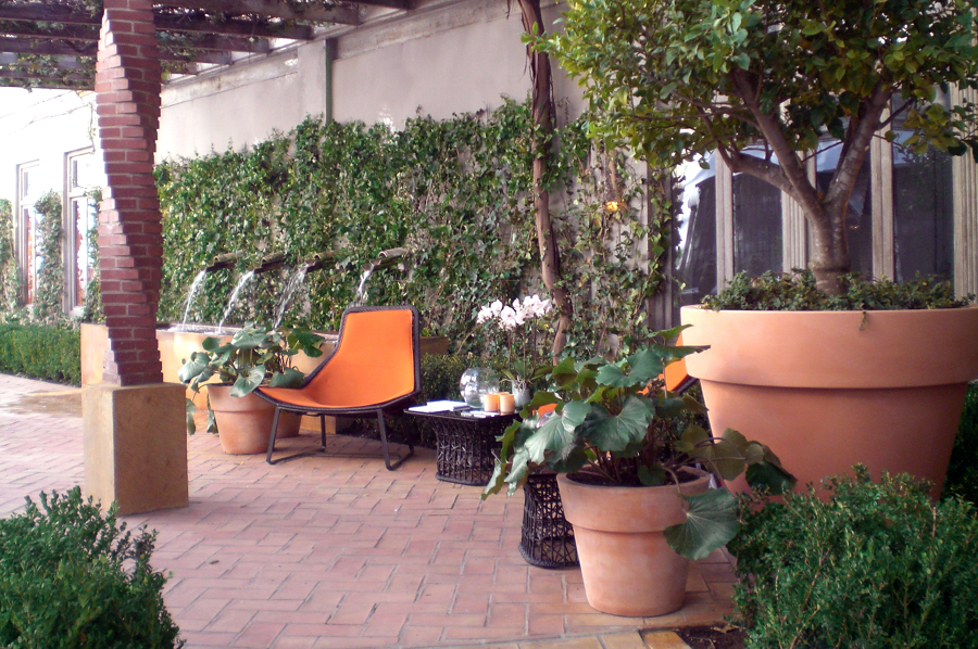 DISEÑO Y CONSTRUCCIÓN DE JARDÍN.