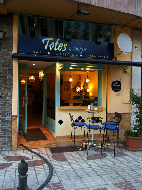 CAFE BAR CON COCINA TOTES